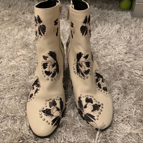 NWOT Dolce Vita Floral Leather Ankle Booties - Picture 4 of 10